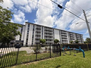 16950 W Dixie Highway A226, North Miami Beach, FL 33160