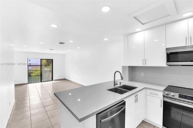 7668 SW 152nd Ave 2-211, Miami, FL 33193