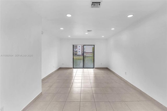 7668 SW 152nd Ave 2-211, Miami, FL 33193