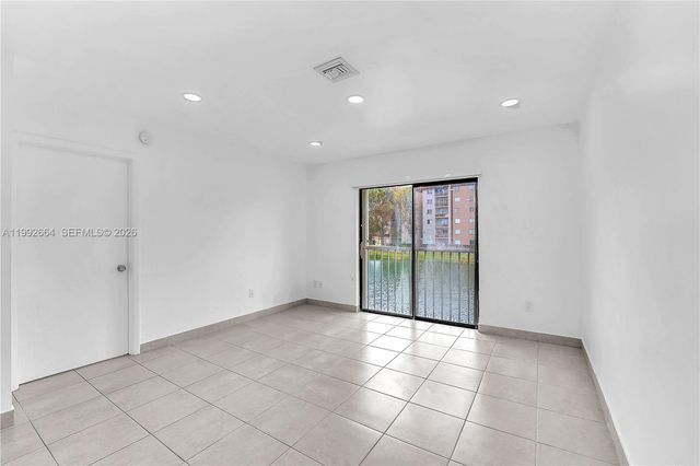 7668 SW 152nd Ave 2-211, Miami, FL 33193