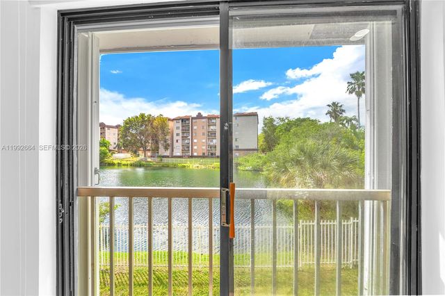 7668 SW 152nd Ave 2-211, Miami, FL 33193