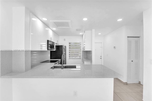 7668 SW 152nd Ave 2-211, Miami, FL 33193