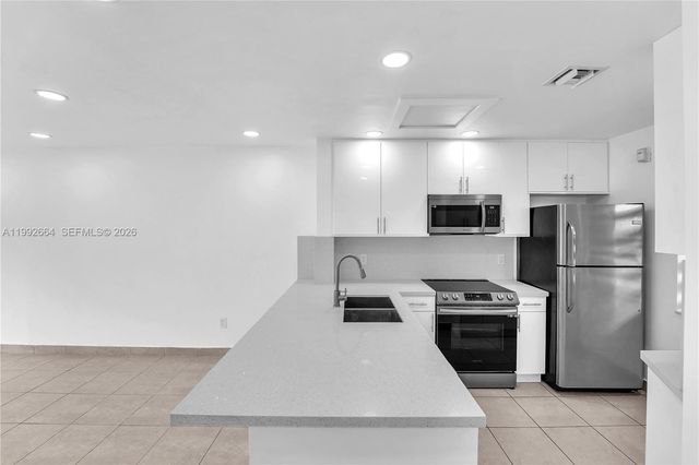 7668 SW 152nd Ave 2-211, Miami, FL 33193