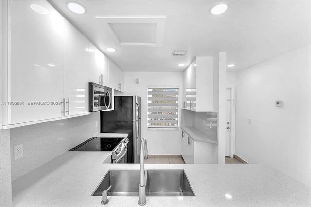 7668 SW 152nd Ave 2-211, Miami, FL 33193