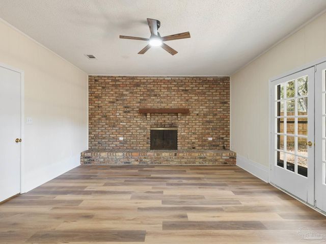 5731 Langley Ct, Pensacola, FL 32504