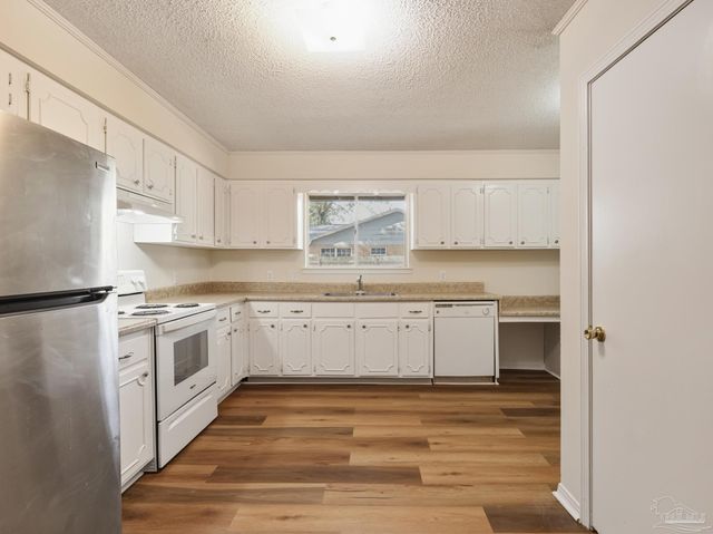 5731 Langley Ct, Pensacola, FL 32504