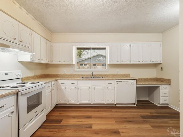 5731 Langley Ct, Pensacola, FL 32504