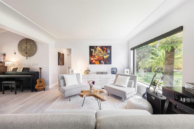 07325 SW 102nd St, Pinecrest, FL 33156