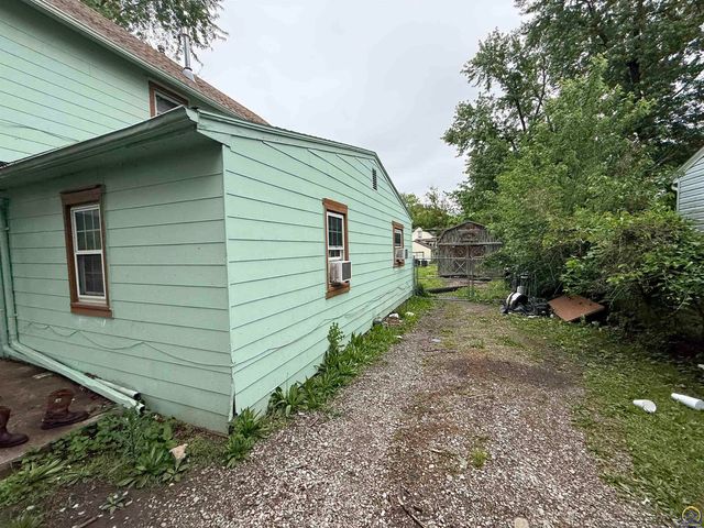 1722 SW Lincoln ST, Topeka, KS 66604