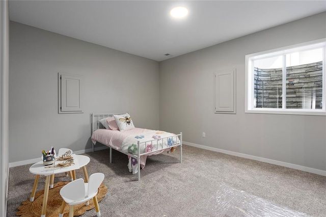 217 SW Chelmsford Drive, Blue Springs, MO 64014