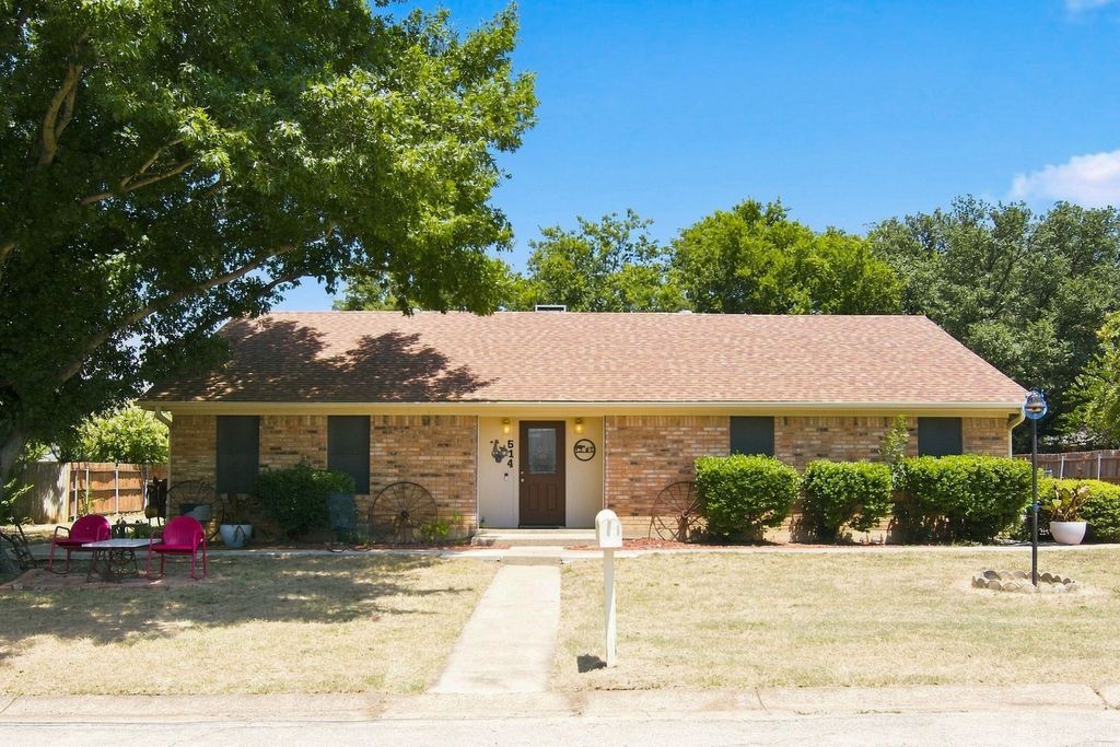 514 Dorothy Lane, Justin, TX 76247