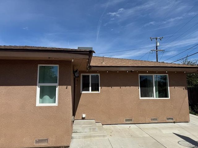 2430 N Rowell Avenue, Fresno, CA 93703