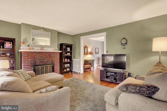 1424 MARKET ST, Camp Hill, PA 17011