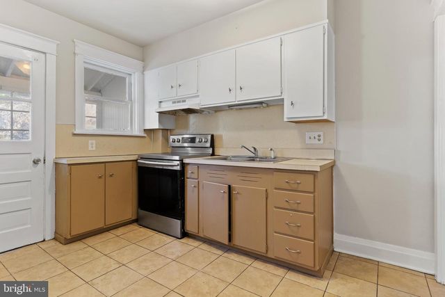 1424 MARKET ST, Camp Hill, PA 17011