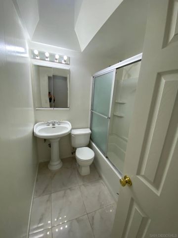 9516 Larrabee Ave, San Diego, CA 92123