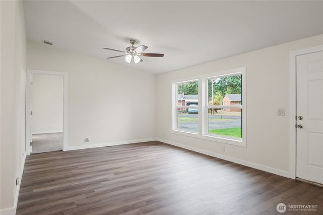 509 NW Clark Avenue, Winlock, WA 98596