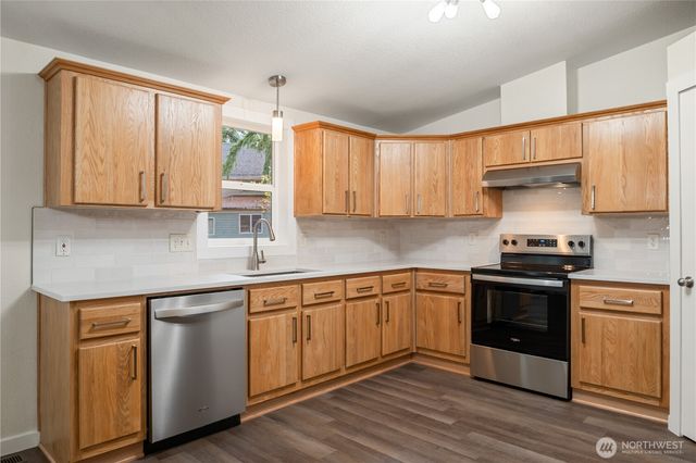 509 NW Clark Avenue, Winlock, WA 98596