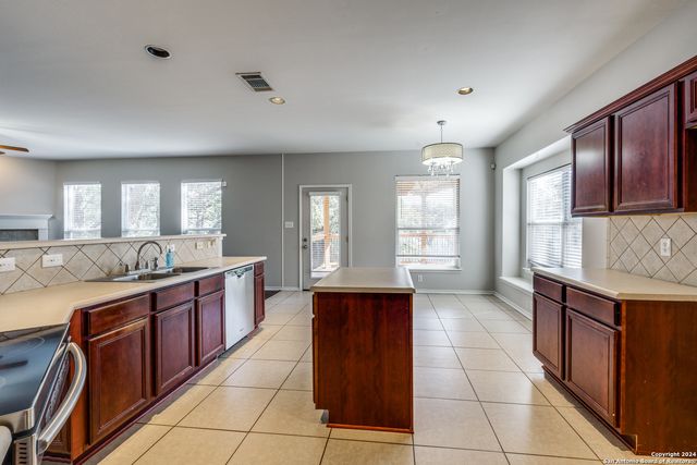 15834 REDWOODS MANOR, San Antonio, TX 78247