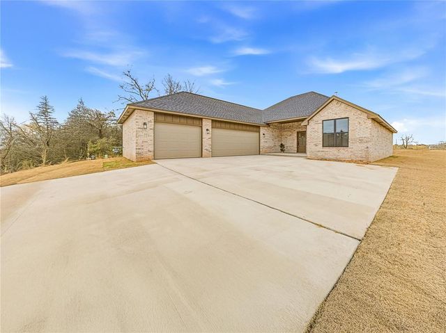 1328 Cedar Circle, Harrah, OK 73045