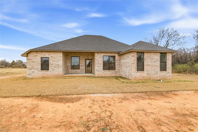 1328 Cedar Circle, Harrah, OK 73045