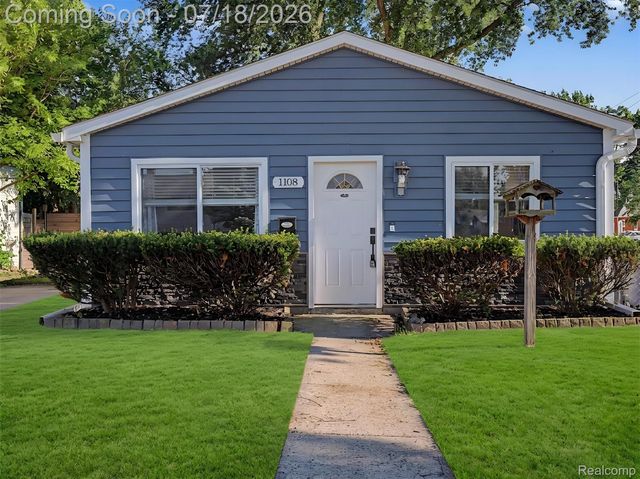 1108 E Goulson Avenue, Hazel Park, MI 48030