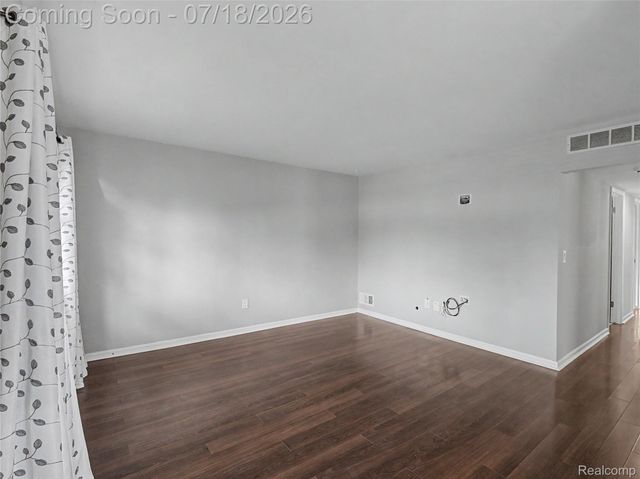 1108 E Goulson Avenue, Hazel Park, MI 48030