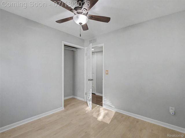 1108 E Goulson Avenue, Hazel Park, MI 48030