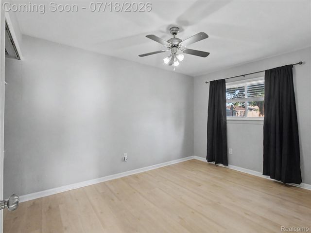 1108 E Goulson Avenue, Hazel Park, MI 48030