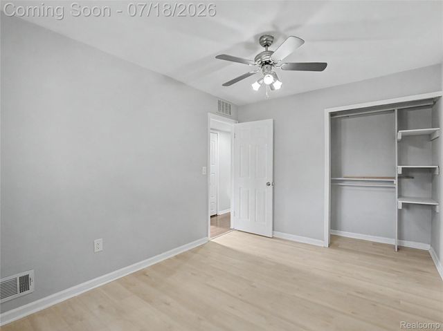 1108 E Goulson Avenue, Hazel Park, MI 48030