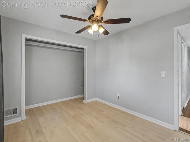 1108 E Goulson Avenue, Hazel Park, MI 48030
