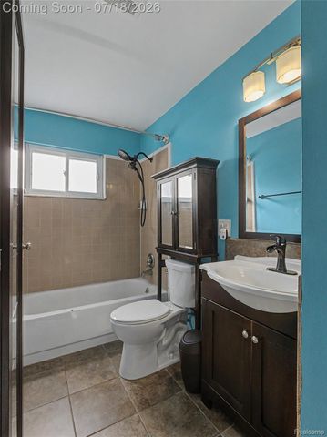 1108 E Goulson Avenue, Hazel Park, MI 48030