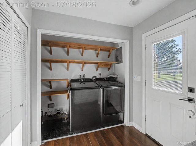 1108 E Goulson Avenue, Hazel Park, MI 48030
