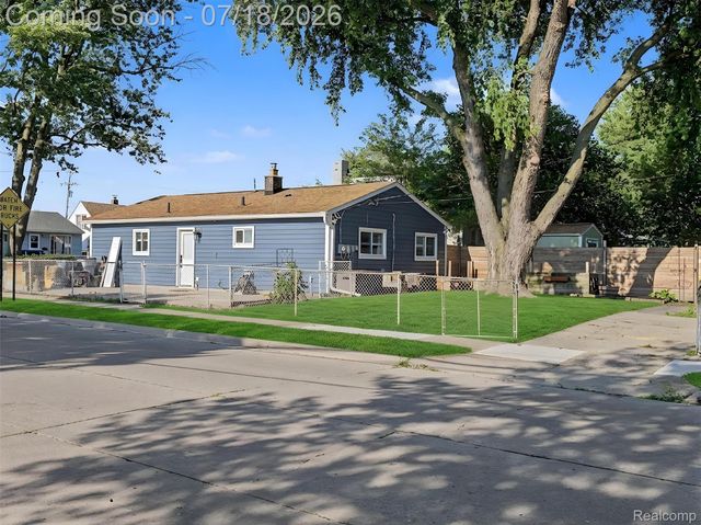 1108 E Goulson Avenue, Hazel Park, MI 48030