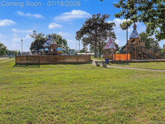 1108 E Goulson Avenue, Hazel Park, MI 48030
