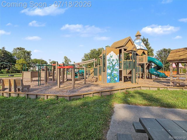1108 E Goulson Avenue, Hazel Park, MI 48030