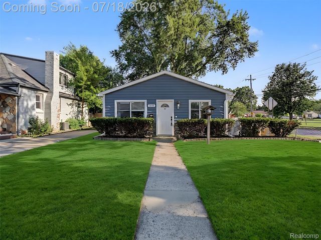 1108 E Goulson Avenue, Hazel Park, MI 48030