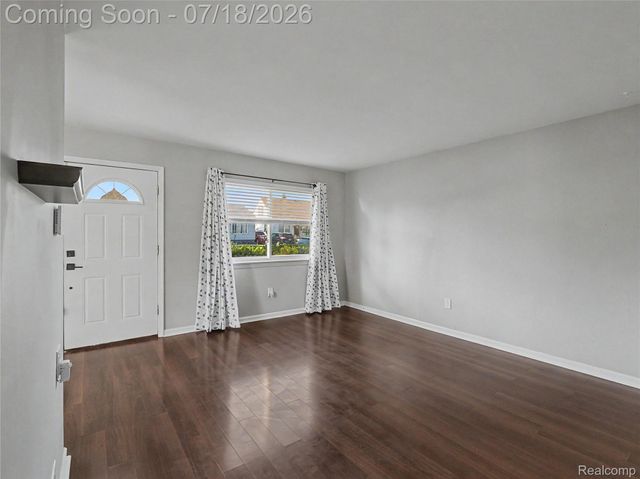 1108 E Goulson Avenue, Hazel Park, MI 48030
