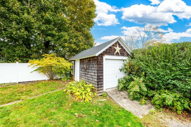 8 Pearl Street, Groton, CT 06355