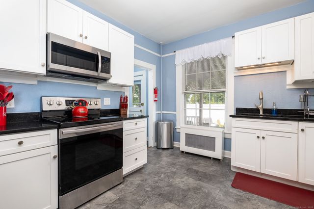 8 Pearl Street, Groton, CT 06355