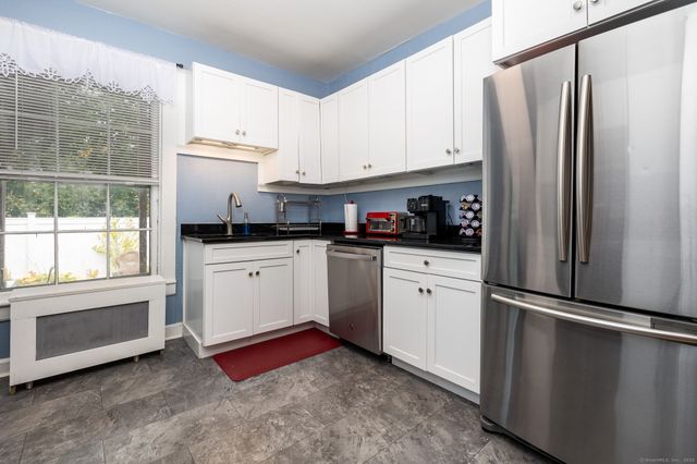 8 Pearl Street, Groton, CT 06355