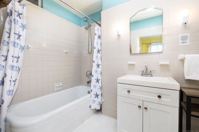 8 Pearl Street, Groton, CT 06355