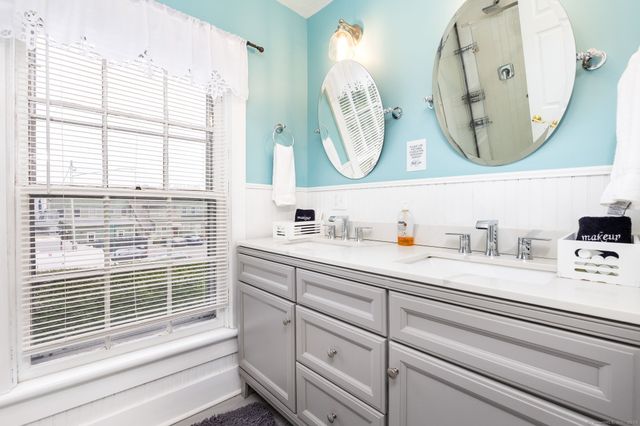 8 Pearl Street, Groton, CT 06355