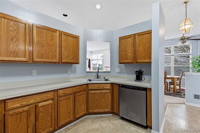 975 Watersedge Court, Oxford, MI 48371