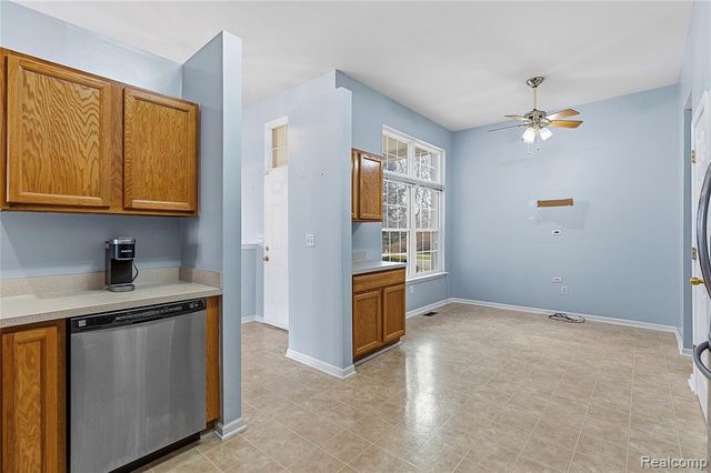 975 Watersedge Court, Oxford, MI 48371