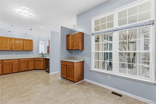 975 Watersedge Court, Oxford, MI 48371