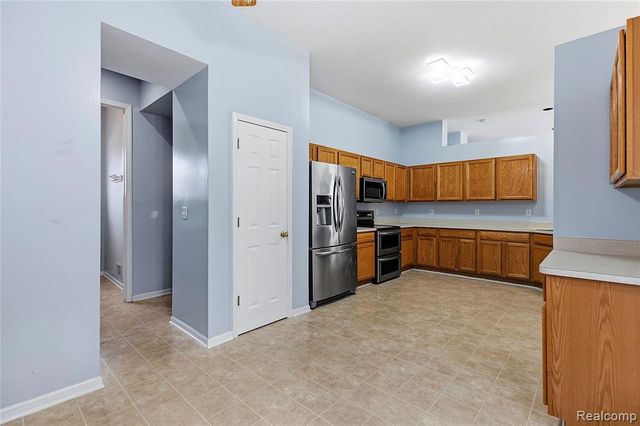 975 Watersedge Court, Oxford, MI 48371