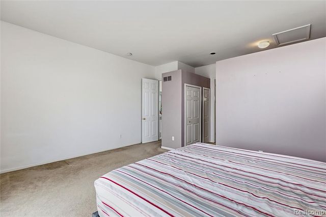 975 Watersedge Court, Oxford, MI 48371