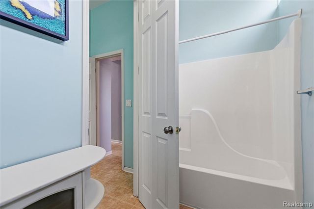 975 Watersedge Court, Oxford, MI 48371