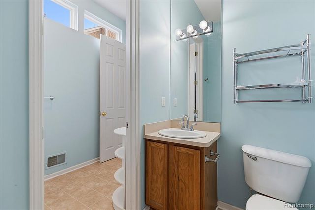 975 Watersedge Court, Oxford, MI 48371