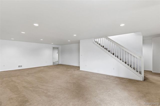 975 Watersedge Court, Oxford, MI 48371